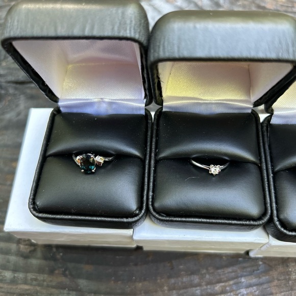 4 rings( white gold nature diamond, blue/green sapphire) wedding/engagement - Picture 2 of 15